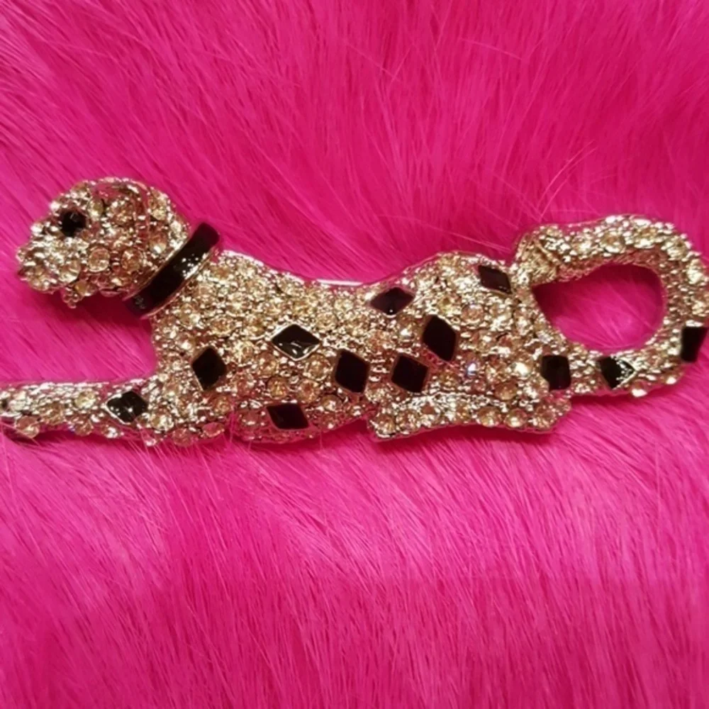 VINTAGE‎ JAGUAR SILVER BLACK BROOCH